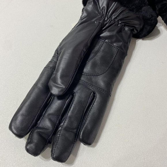 NWT UGG Size S/M Women's $85 Faux Fur Trim Quited Gloves Black - Picture 3 of 6